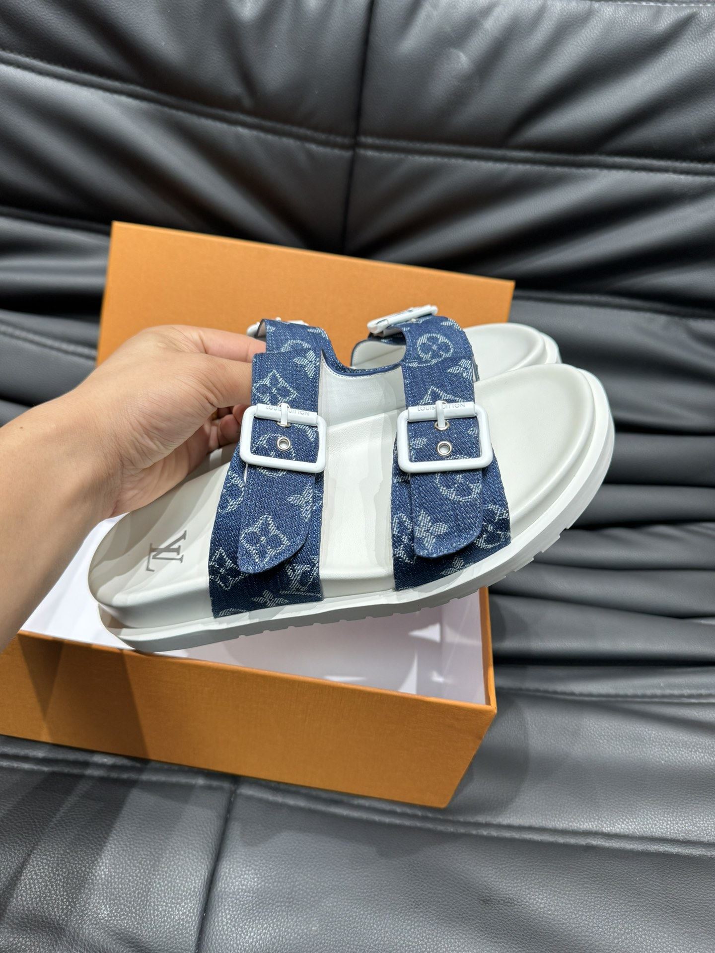 Louis Vuitton Slippers